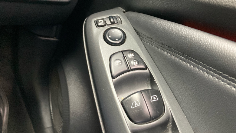 Nissan Juke 1.0 DiG-T N-Connecta 5dr DCT Petrol Hatchback